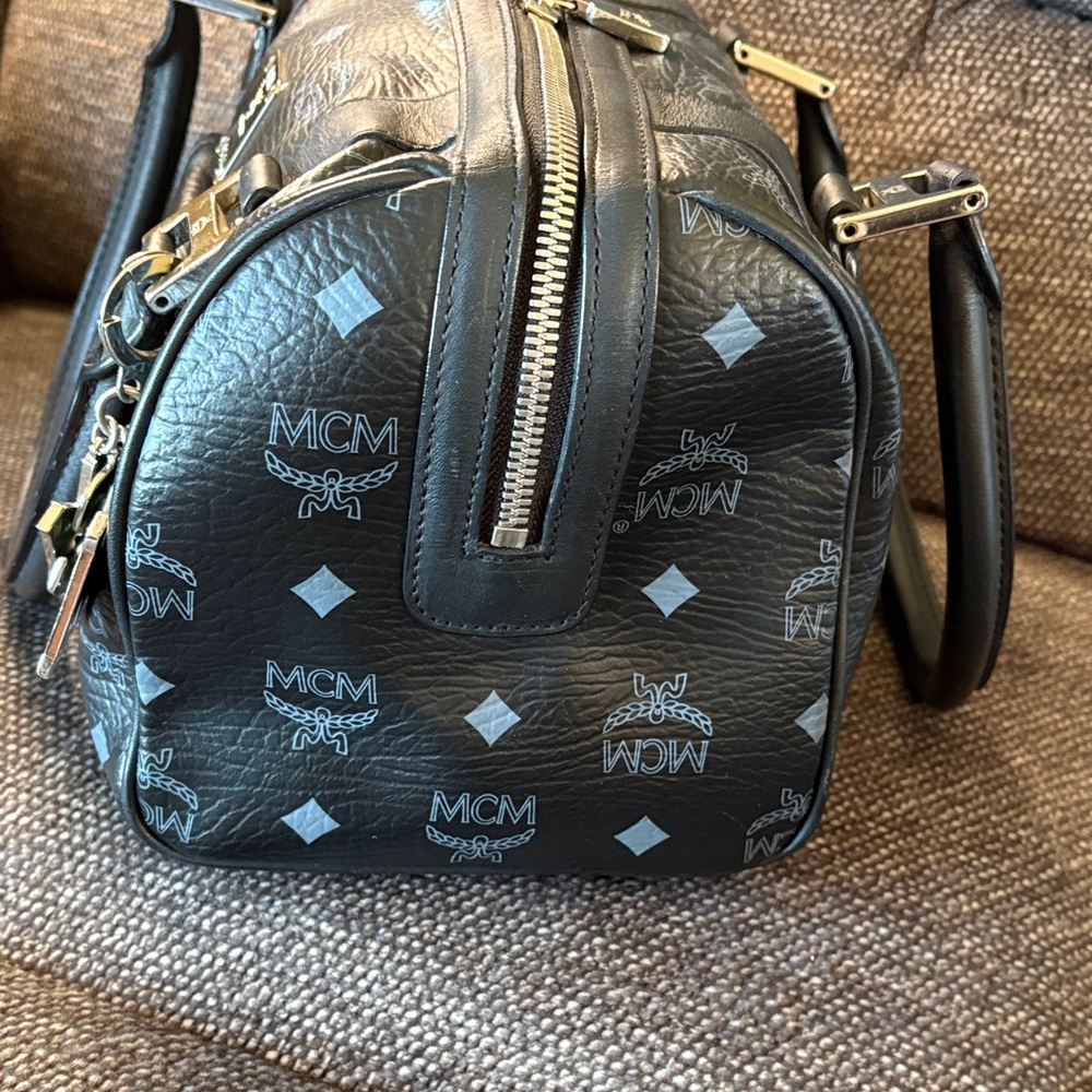 MCM Visetos Black Boston Bag and Logo Charm - Picture 6 of 11